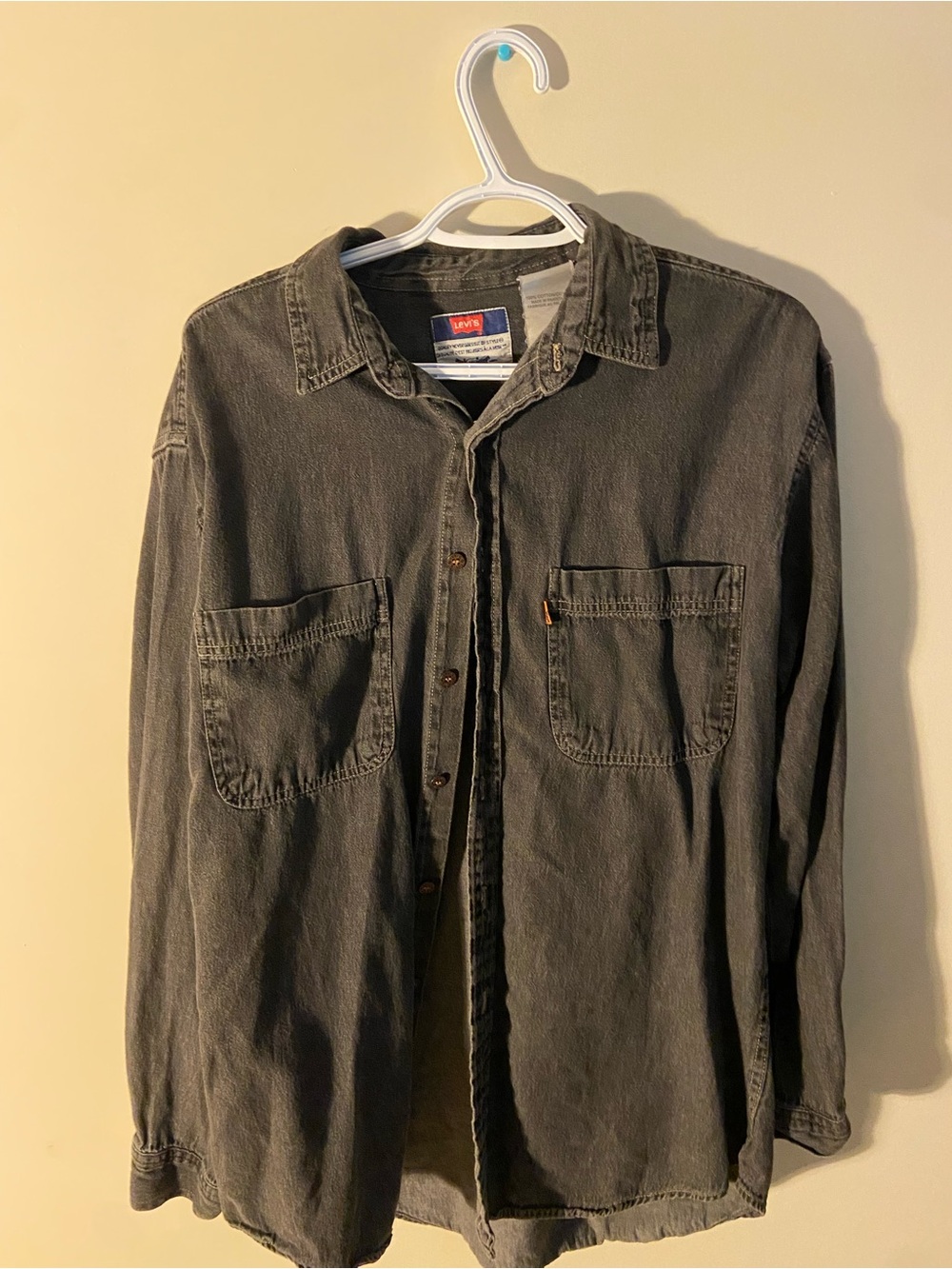 Levi's Men's Casual Button-Down Shirt in Faded Olive